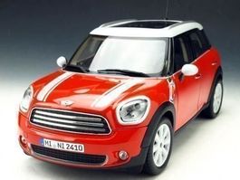 MINI COOPER COUNTRYMAN im Massstab 1:18