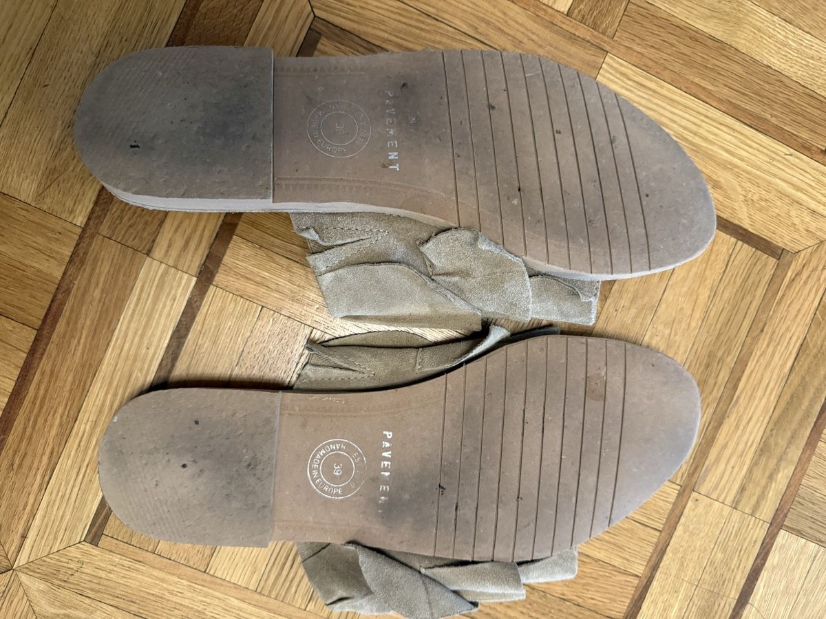 Scarpe da donna: Suede Pavement summer sandals – Usato da Genève venduto da hai_2rp8 2