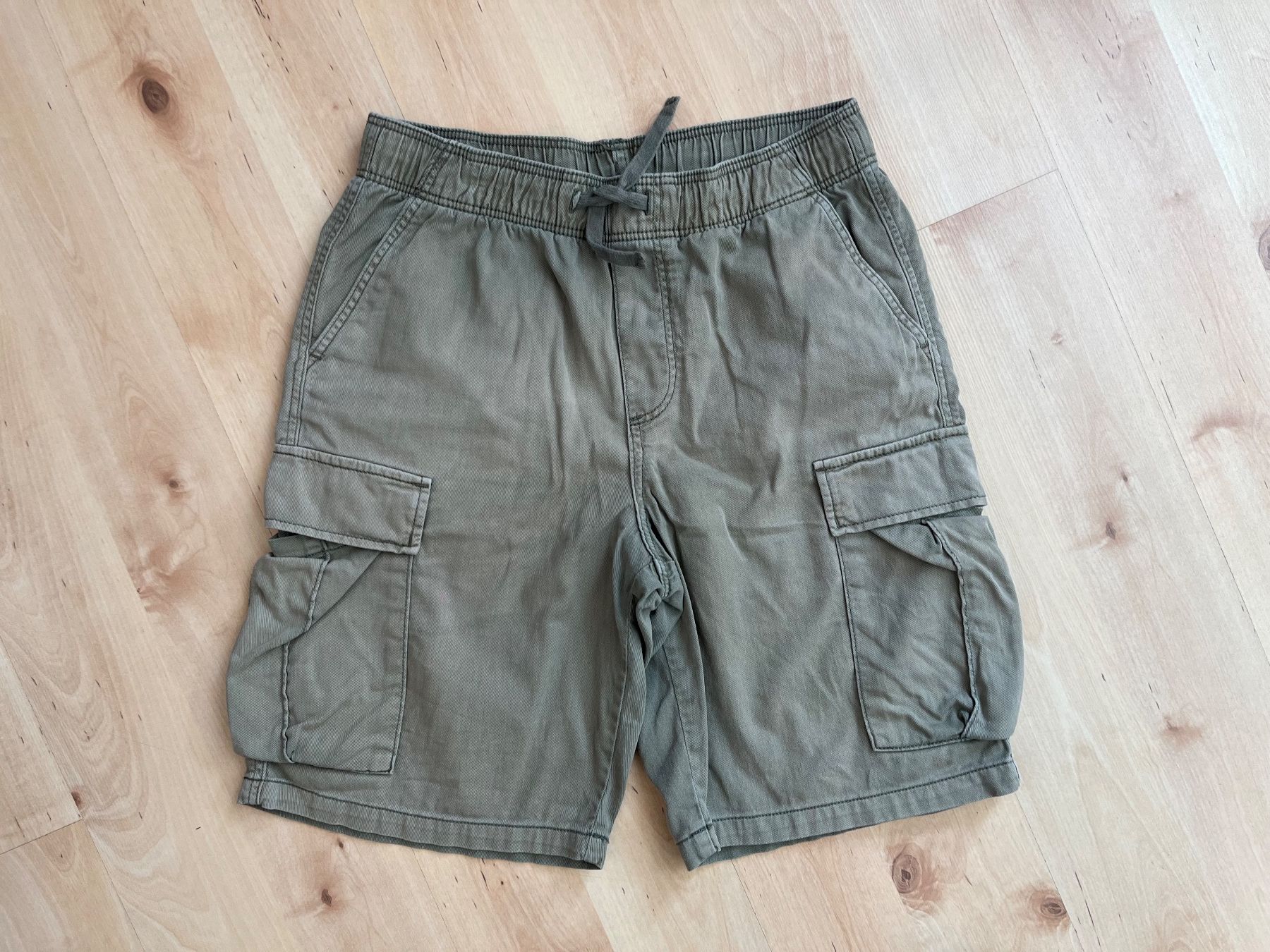 H&M Pantaloni: 2 Shorts H+M Gr 152 – Usato da Schwanden GL venduto da Leemueller 2