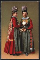 Freiburg, Zwei Frauen in Prozessionstrac