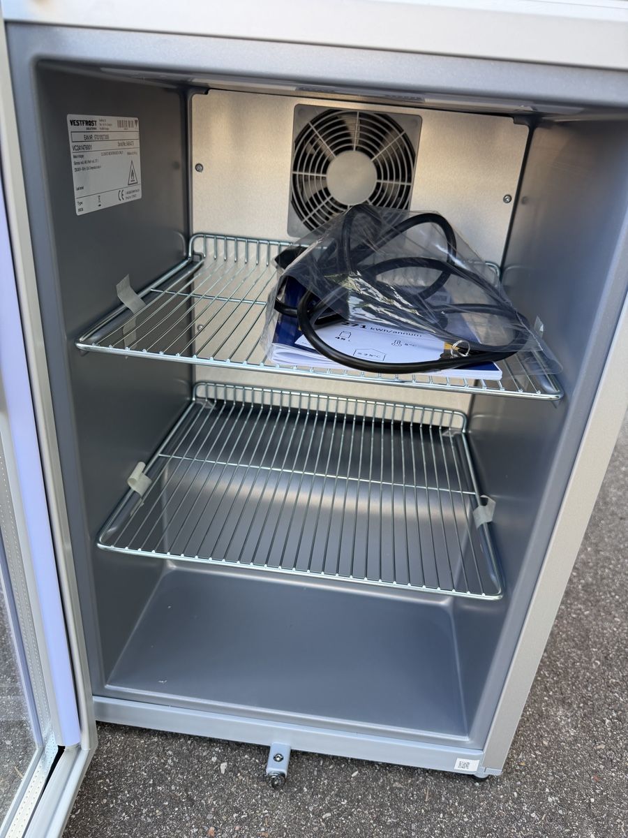 Frigoriferi: Red Bull Mini Kühlschrank – Nuovo (secondo la descrizione) da Ebmatingen venduto da vinaz 2