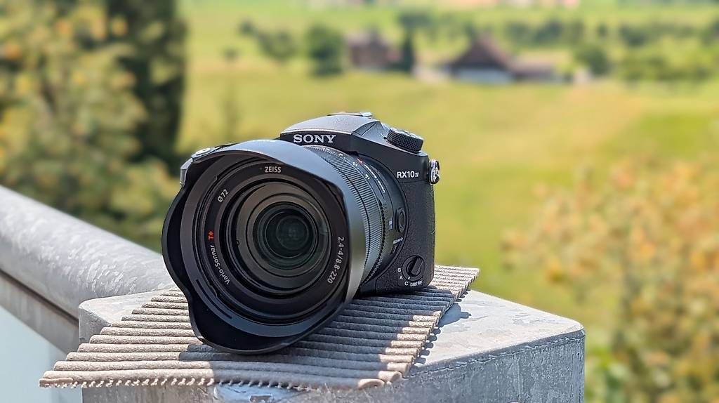Sony Fotocamera: Sony RX10 M4 – Usato da Menzingen venduto da S.F.T