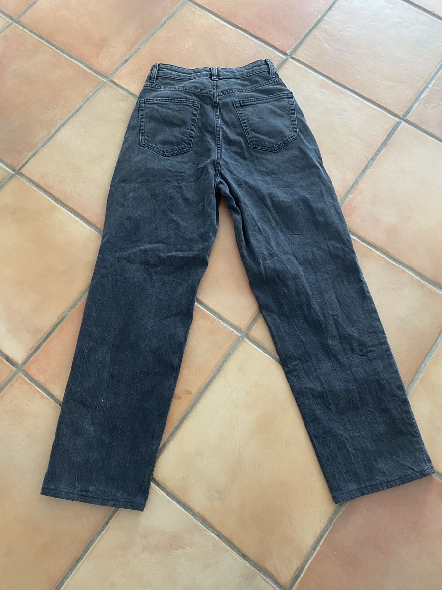 H&M Jeans: Jeans mit Löchern, schwarz, Gr. 34 – Usato da Dornach venduto da Dlimi 1