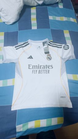 Real Madrid Trikot Weiss Grösse 22 für 8-9 Jahre  Neu