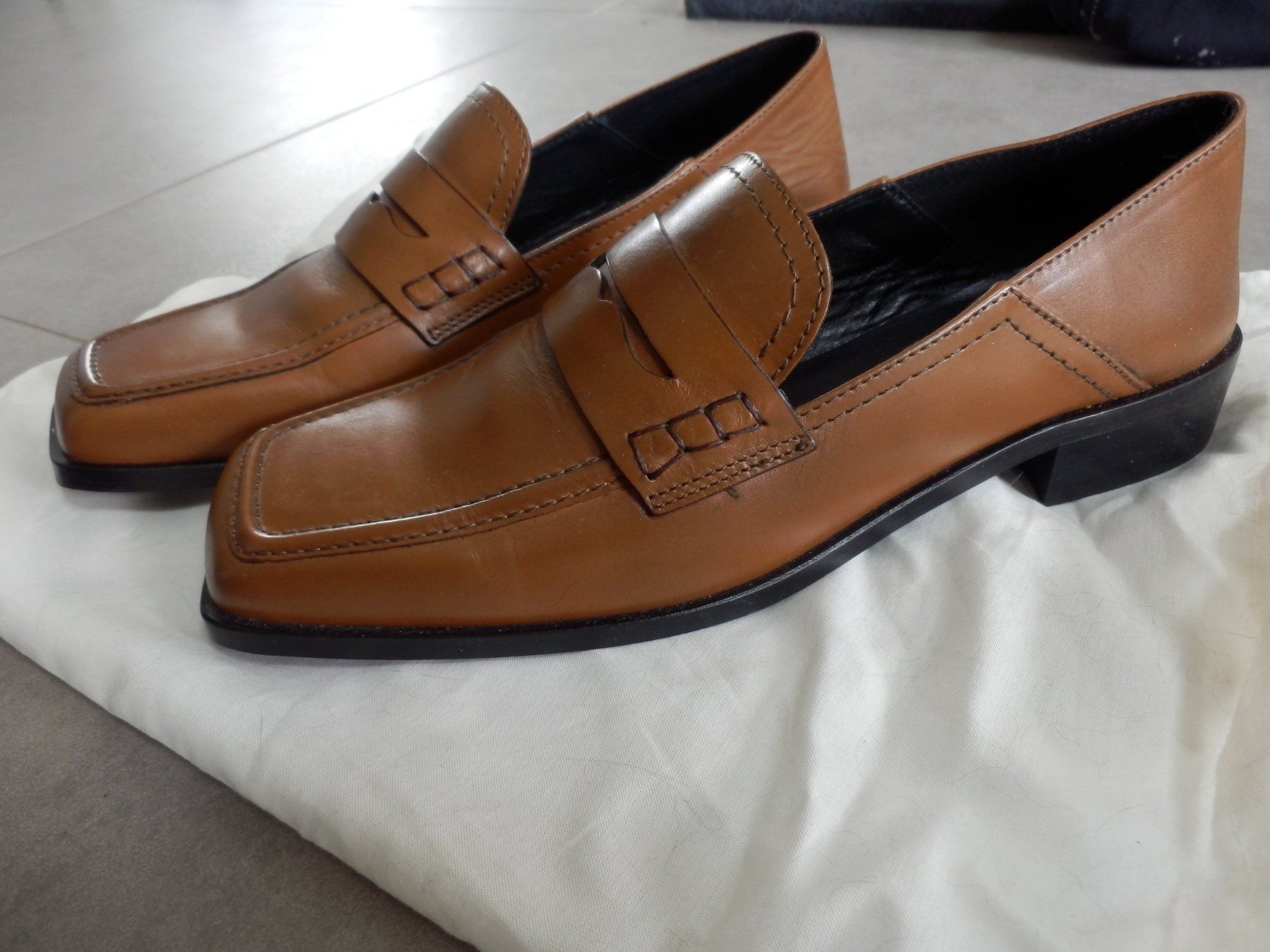Massimo Dutti Scarpe da donna: Mocassin Massimo Dutti couleur cuir en  taille 40 neuve – Nuovo (secondo la descrizione) da Apples venduto da Photec18 4