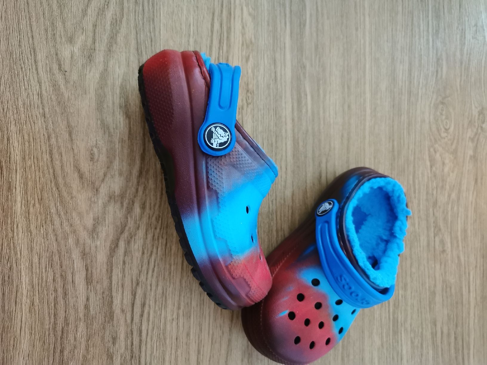 Scarpe da uomo: Kuschelige Crocs Grösse 24/25, Unisex – Nuovo (secondo la descrizione) da Cham venduto da julayla 2