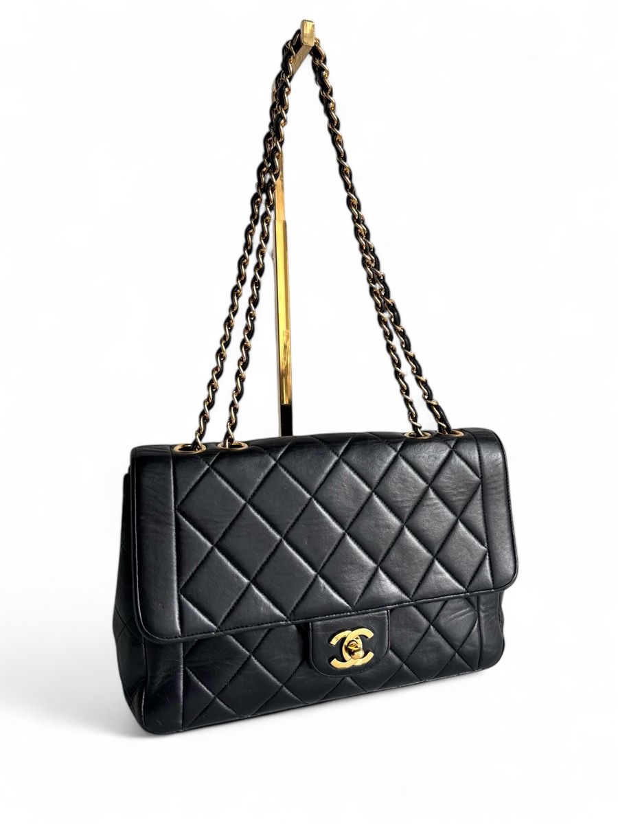 Chanel Taschen für Damen: CHANEL Lambskin Quilted Medium Single Flap Tasche – Gebraucht aus Kriens von hannaandkiko
