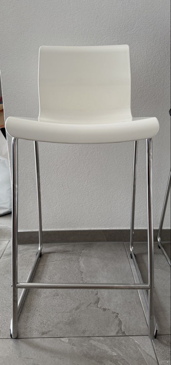 Ikea Seggioloni: 2 chaises bar blanc IKEA  – Usato da Monthey venduto da geo_rj86 1