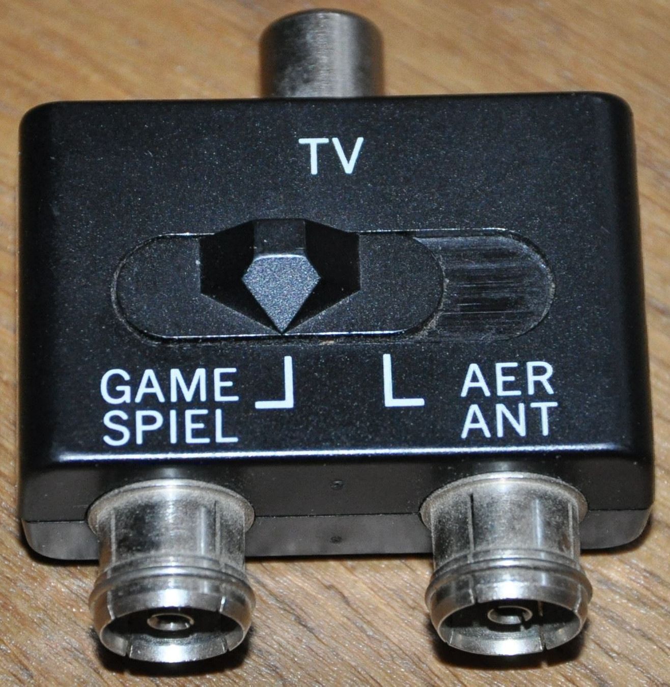 Laufwerke & Adapter: Antennenweiche RF Switch für Konsolen/TV – Gebraucht aus Gelterkinden von Ltsmash