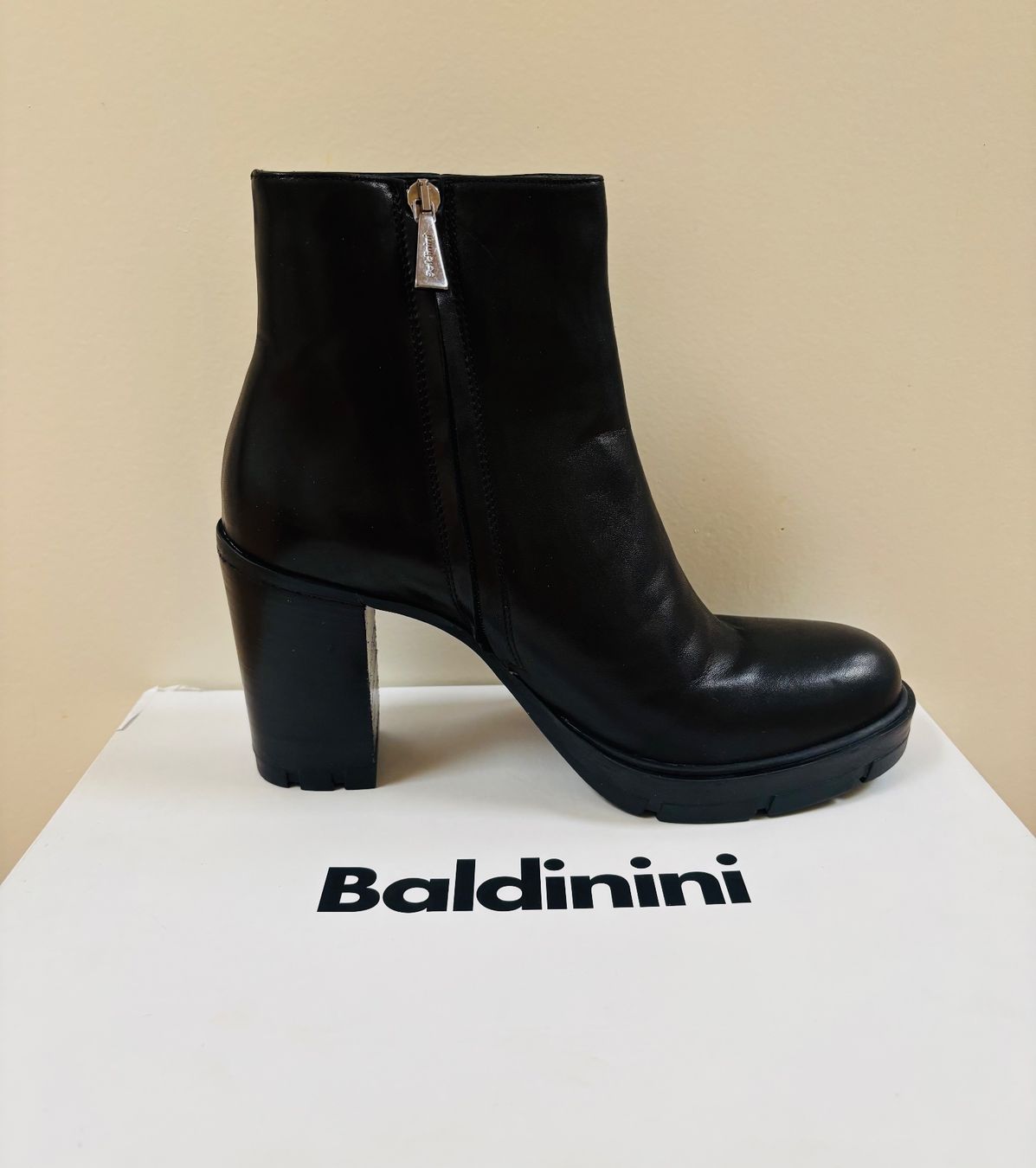 Baldinini Damenschuhe: Baldinini - Neue Stiefeletten - Leder - Gr. 40 – Neu und originalverpackt aus Zofingen von Justizia_01