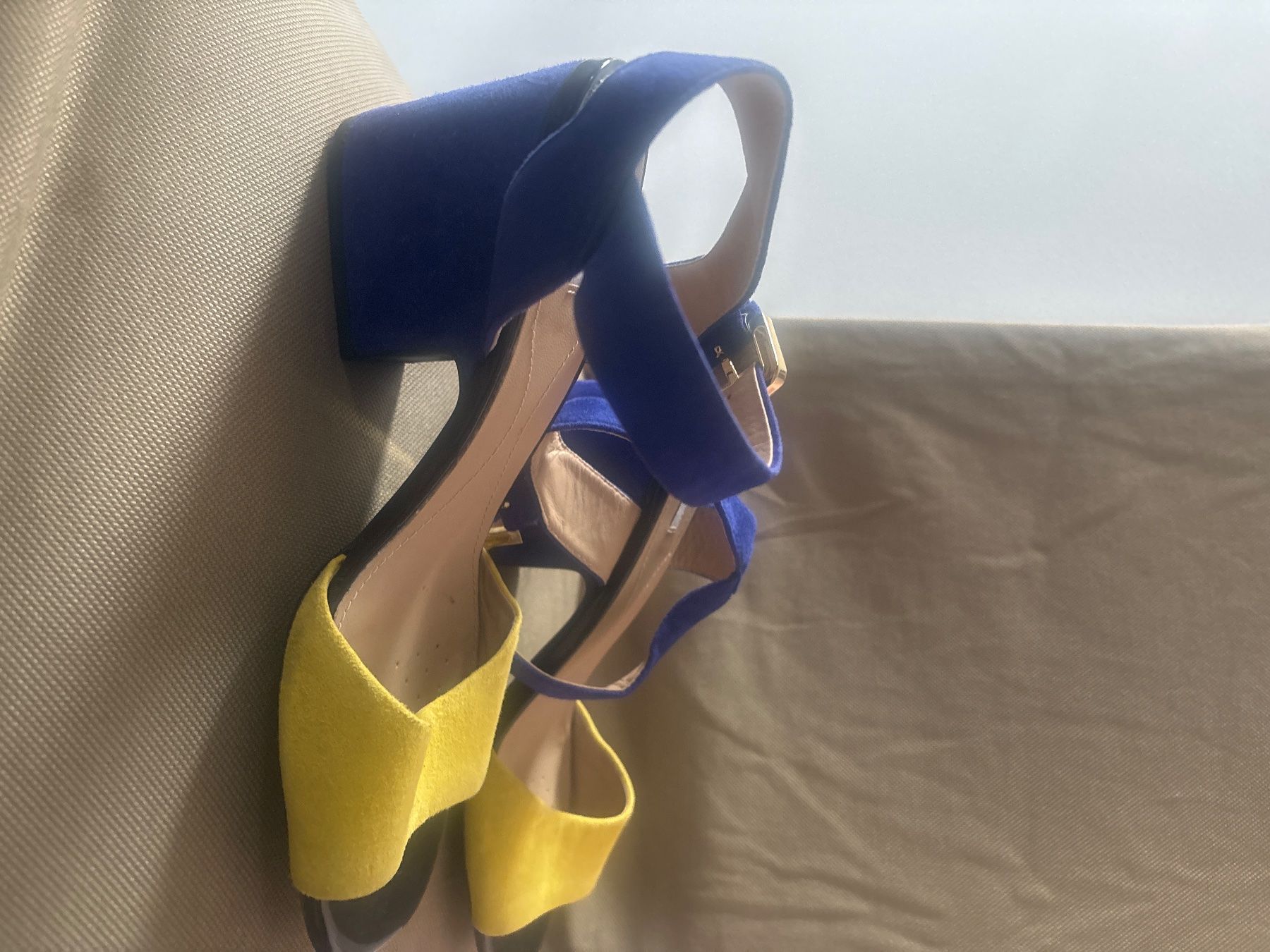 Geox Scarpe da donna: GEOX Bellissimi sandali gialli e blu n.39 – Usato da Mendrisio venduto da sba_9kvg 2