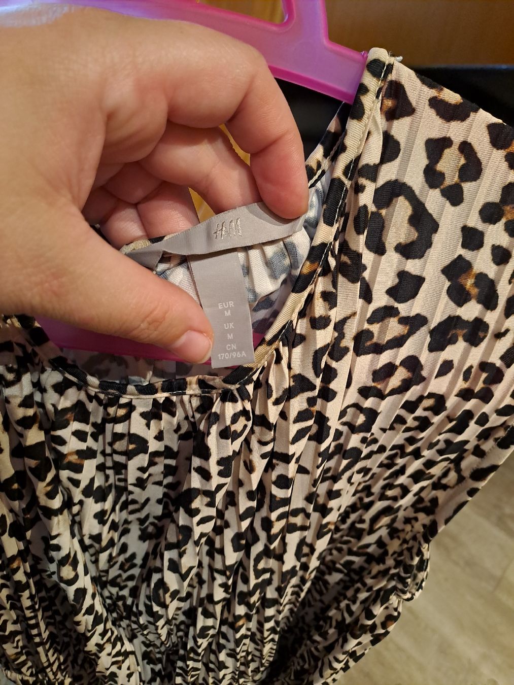 H&M Robes: H&M Kleid mit Leopardenmuster Grösse M  – D'occasion à Rickenbach LU par bishiida 3