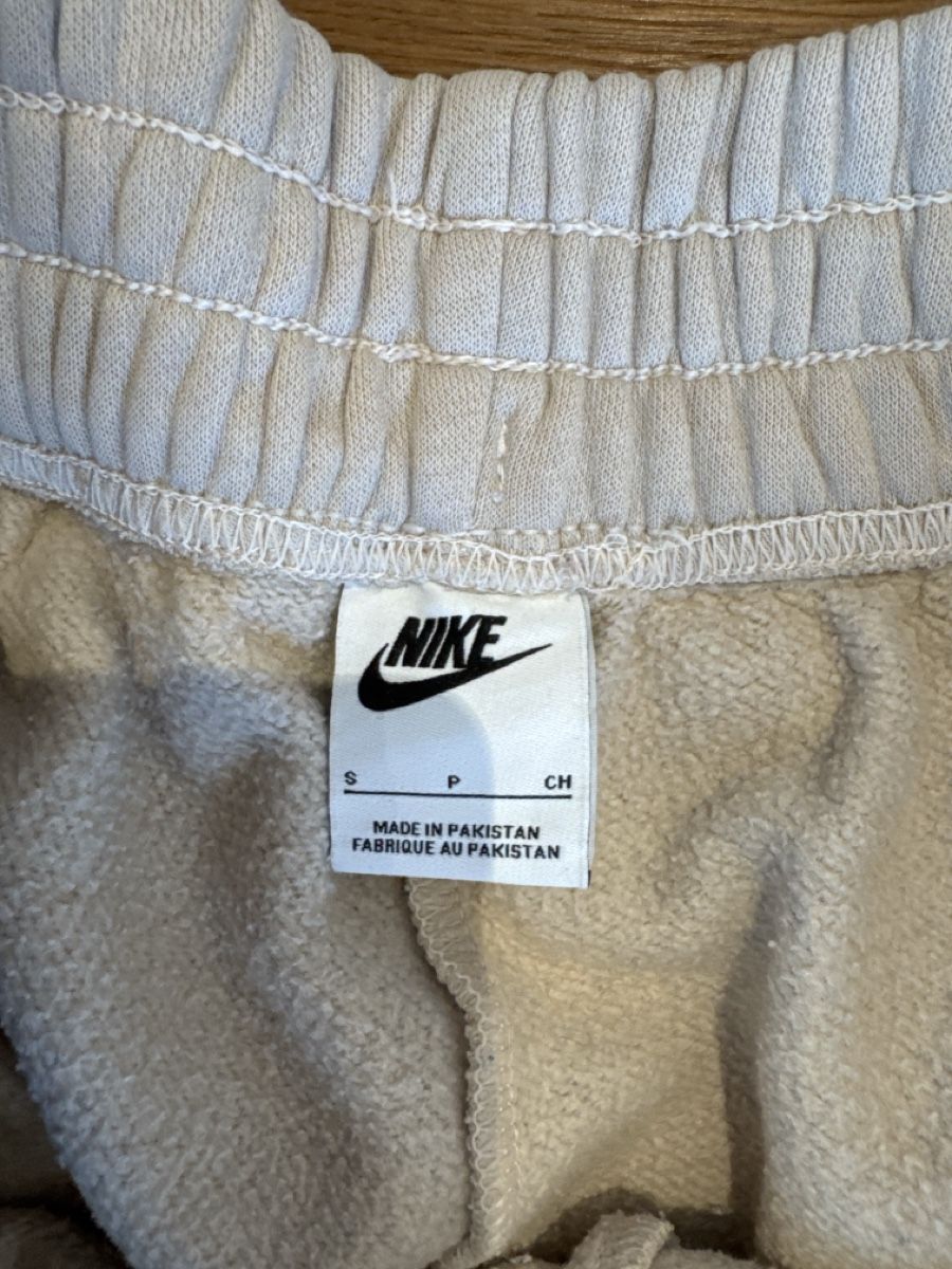 Nike Pantaloni: Nike Jogginghose beige – Usato da Zweidlen venduto da sweetchili_03 2