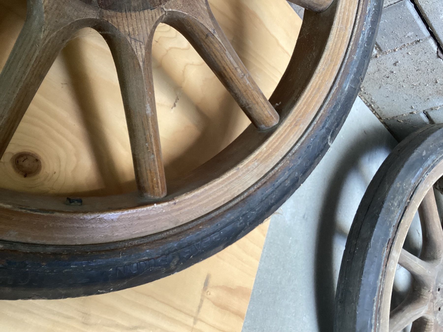 Pneus & Kompletträder: zwei Räder Ford T ??? alt/neu 700x65 oder Preis vorschlagen – Gebraucht aus Bütschwil von sru2005 5