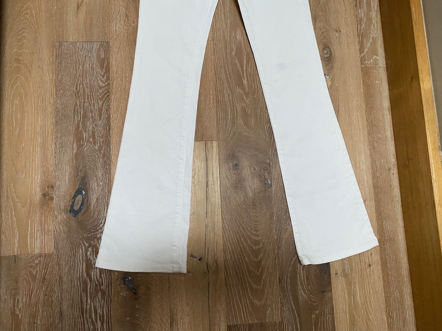 Zara Jeans: Great ZARA white bootcut jeans.EUR34 – Neu (gemäss Beschreibung) aus Grund b. Gstaad von PlageNeigeplus 1