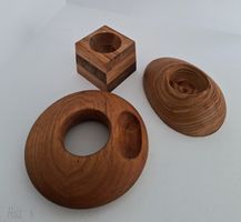 3 Eierbecher aus Holz in verschiedenen Formen