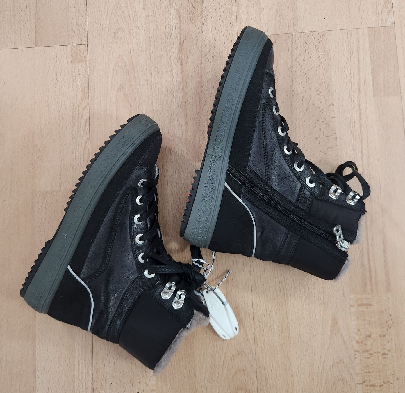 Bogner Chaussures femmes: Bottines Bogner fourrées noir avec crampons 37 – D'occasion à Niedergösgen par Eva2410 2