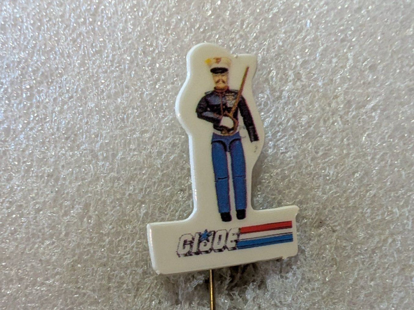 Plaketten & Abzeichen: Anstecknadel 39: GIJOE – Gebraucht aus Oppligen von Pin-Fall-Shop