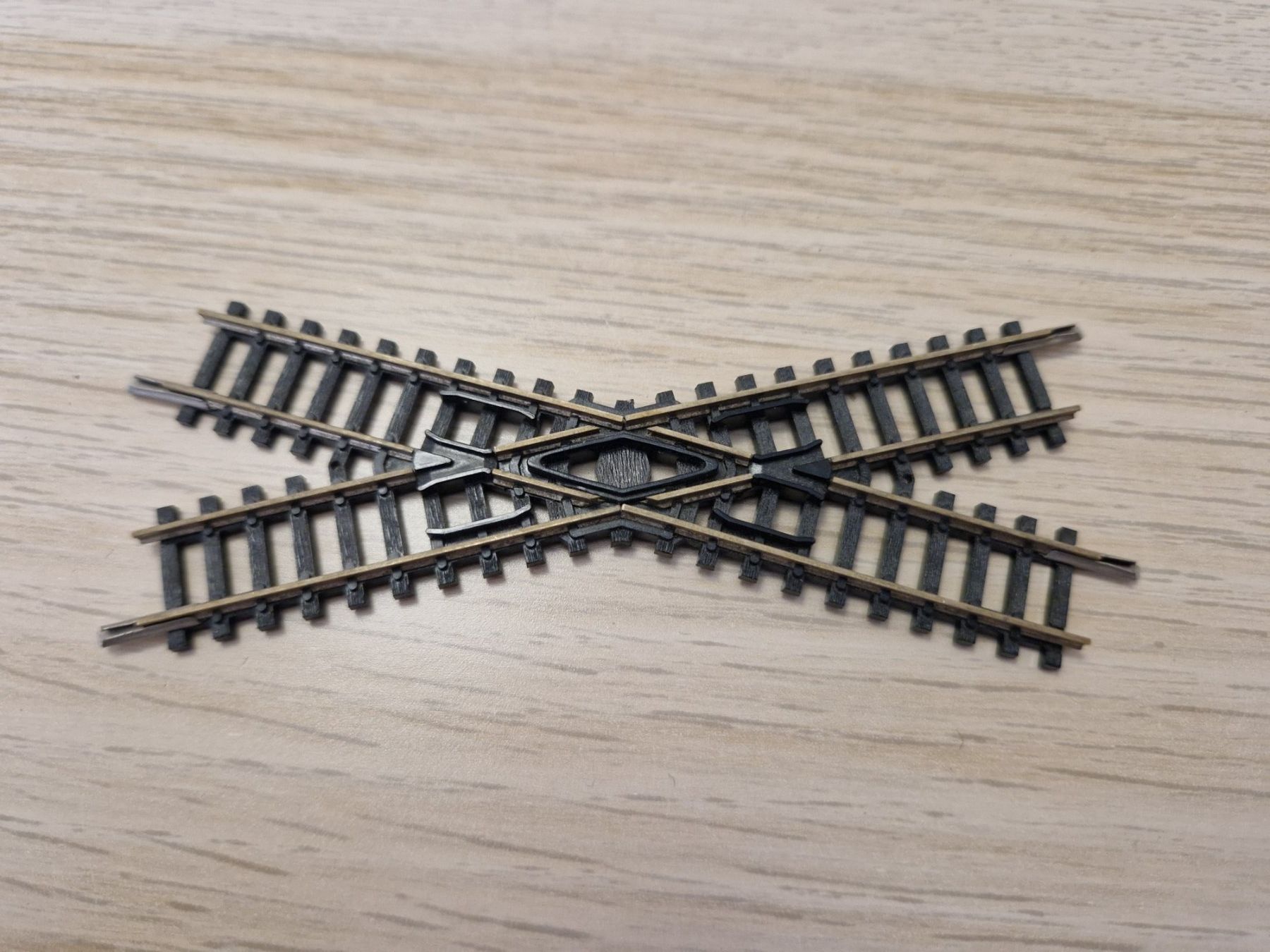 Trix Modellini di ferrovie: Minitrix N 4958 kreuzung – Usato da St-Aubin-Sauges venduto da tantome