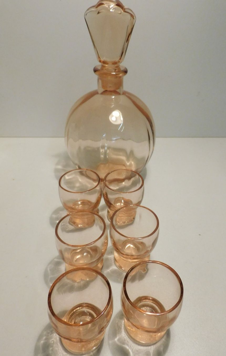 Carafes: Karaffen Set 7 teilig - 6 Stamperl mit Karaffe  ca 50 60er – D'occasion à Sursee par 76
