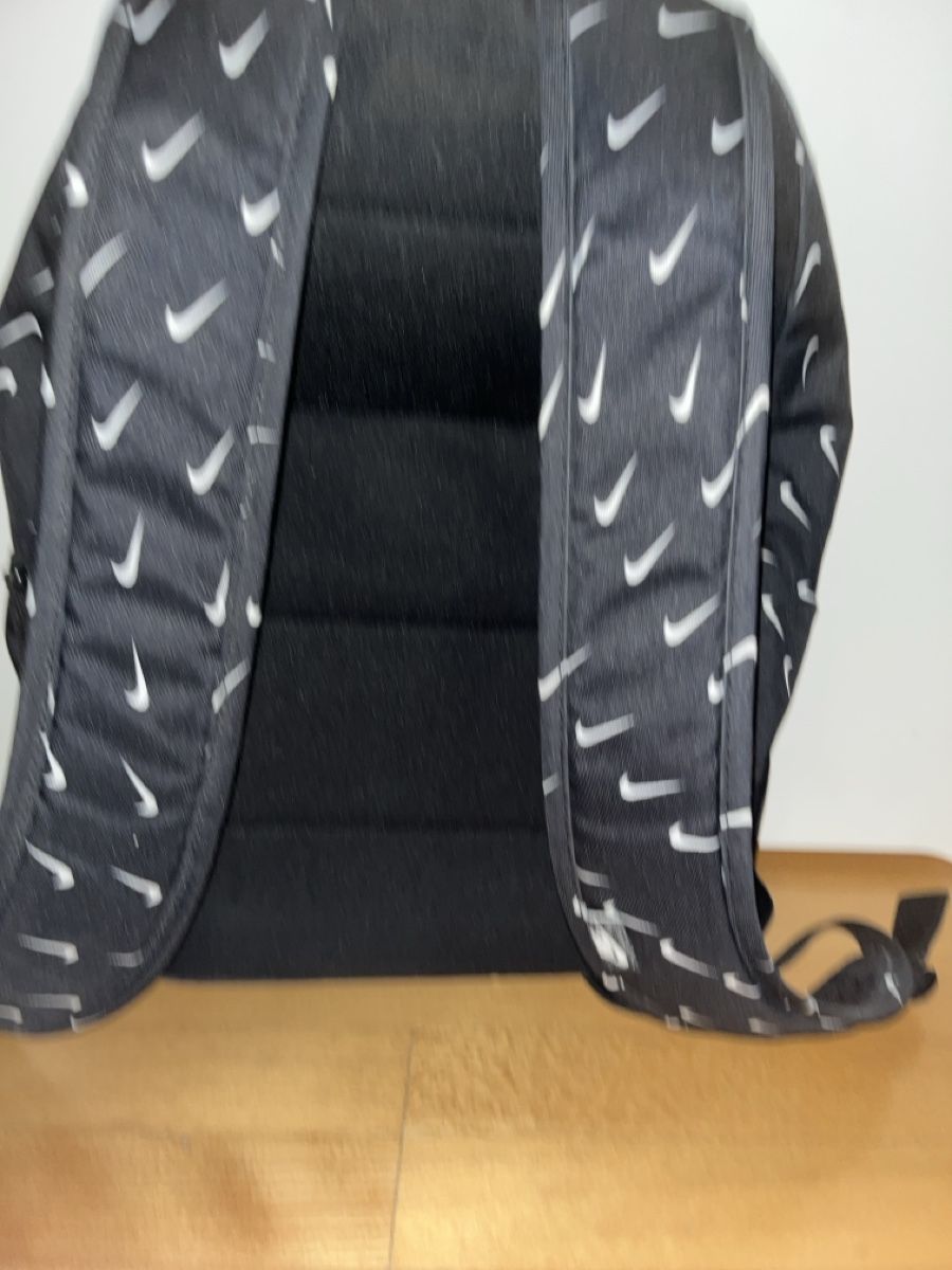 Nike Zaini: Rucksack Nike schwarz mit Logo Muster – Usato da Schaffhausen venduto da Gavran02 1