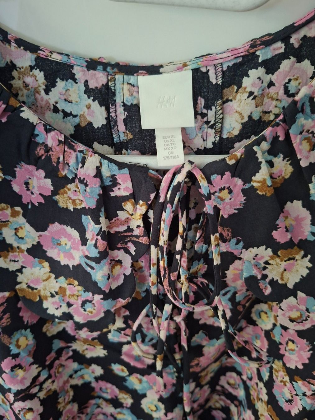 H&M Vestiti: Blumenkleid H&M Langarm Grösse 46/48 NEU, nie getragen – Nuovo (secondo la descrizione) da Schliern b. Köniz venduto da Lanka02 4