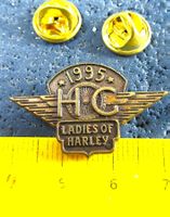 HD HARLEY-DAVIDSON 2NÄGEL PIN " HOG LADIES OF HARLEY 1995 "
