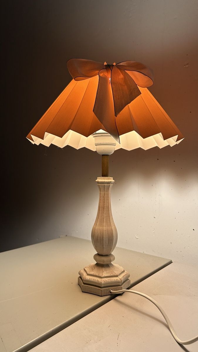 Lampen: Hübsche Nachttischlampe Création V. PIERRE Belgien – Gebraucht aus Rottenschwil von Yoshiworks 3
