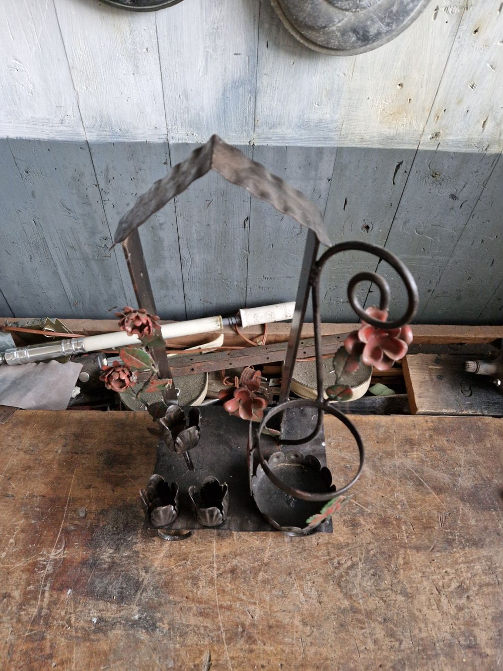 Portacandele: Antico candelabro in ferro – Usato da sementina venduto da patrol01