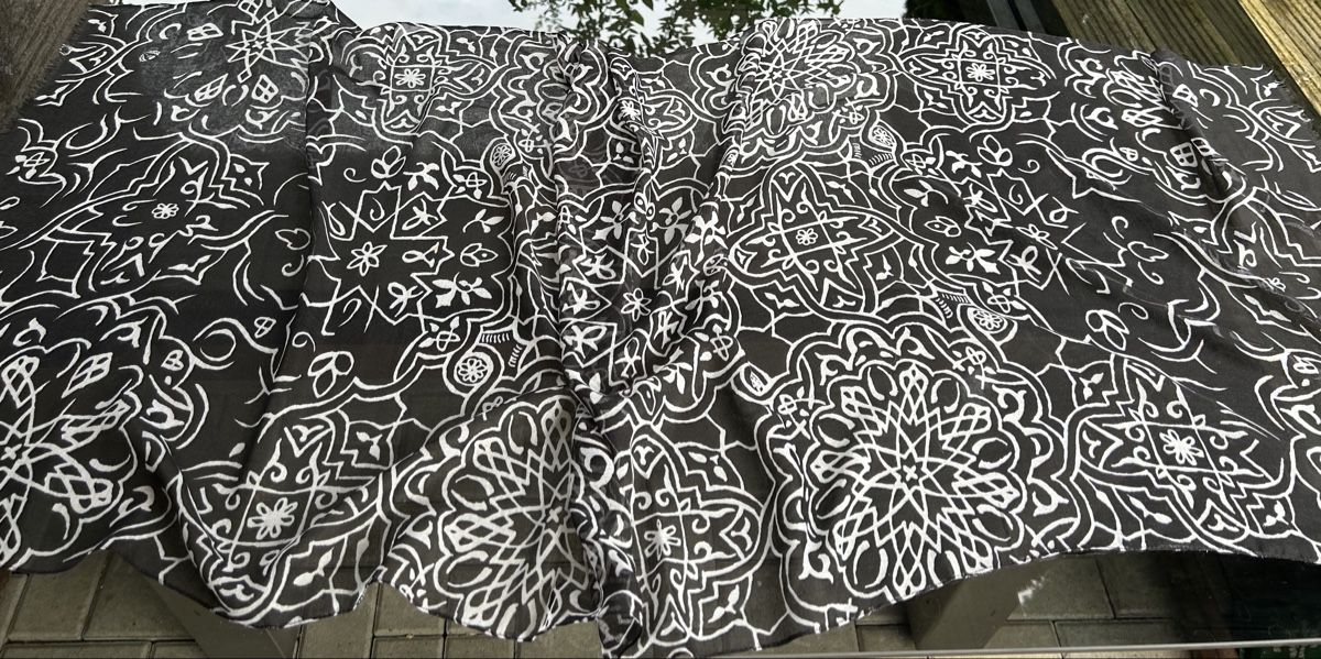 Foulards & écharpes: Stylish FRAAS Scarf Black & White Pattern - EUC! 🔥 – Neuf (Voir description) à Saland par ele_vc96