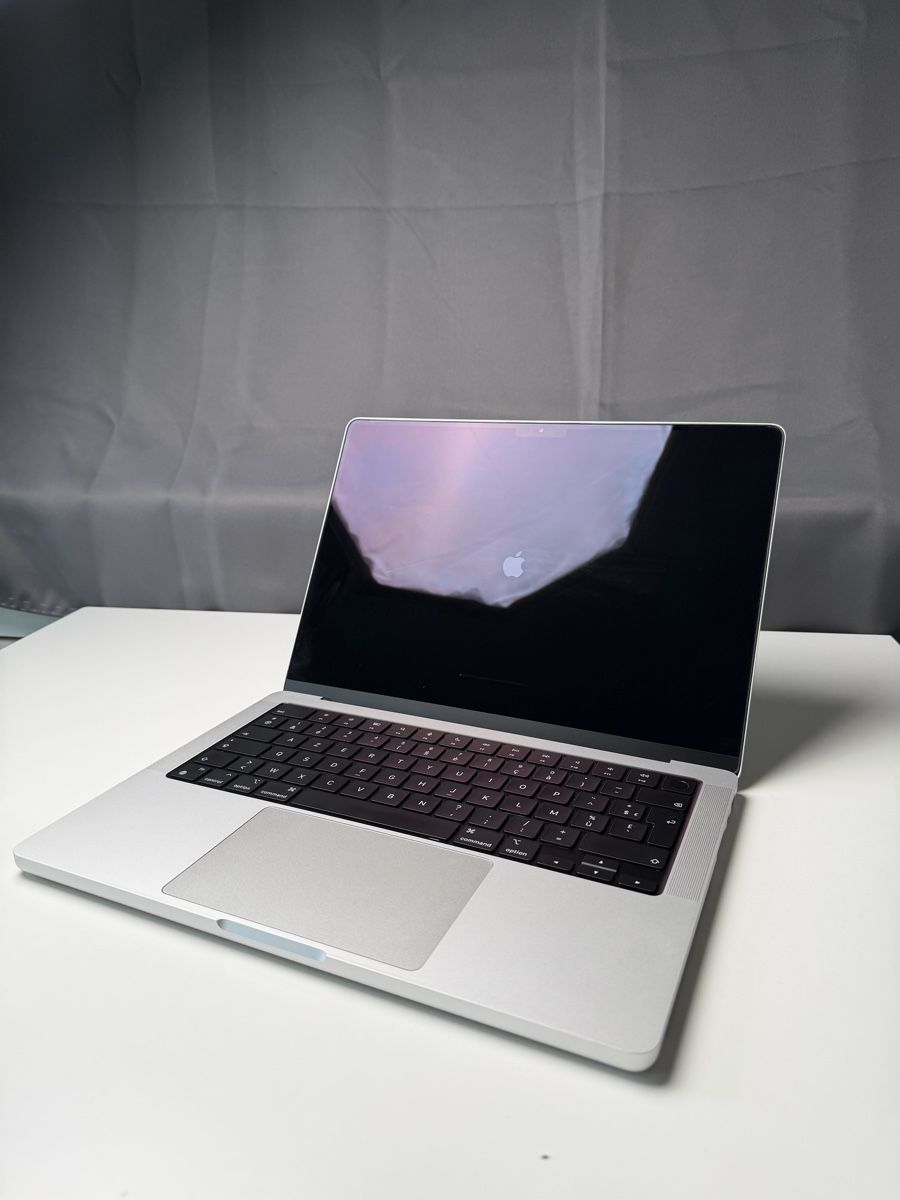 Apple Notebooks: MacBook Pro M1 2021 – Neu (gemäss Beschreibung) aus Aigle von Adrien_glz