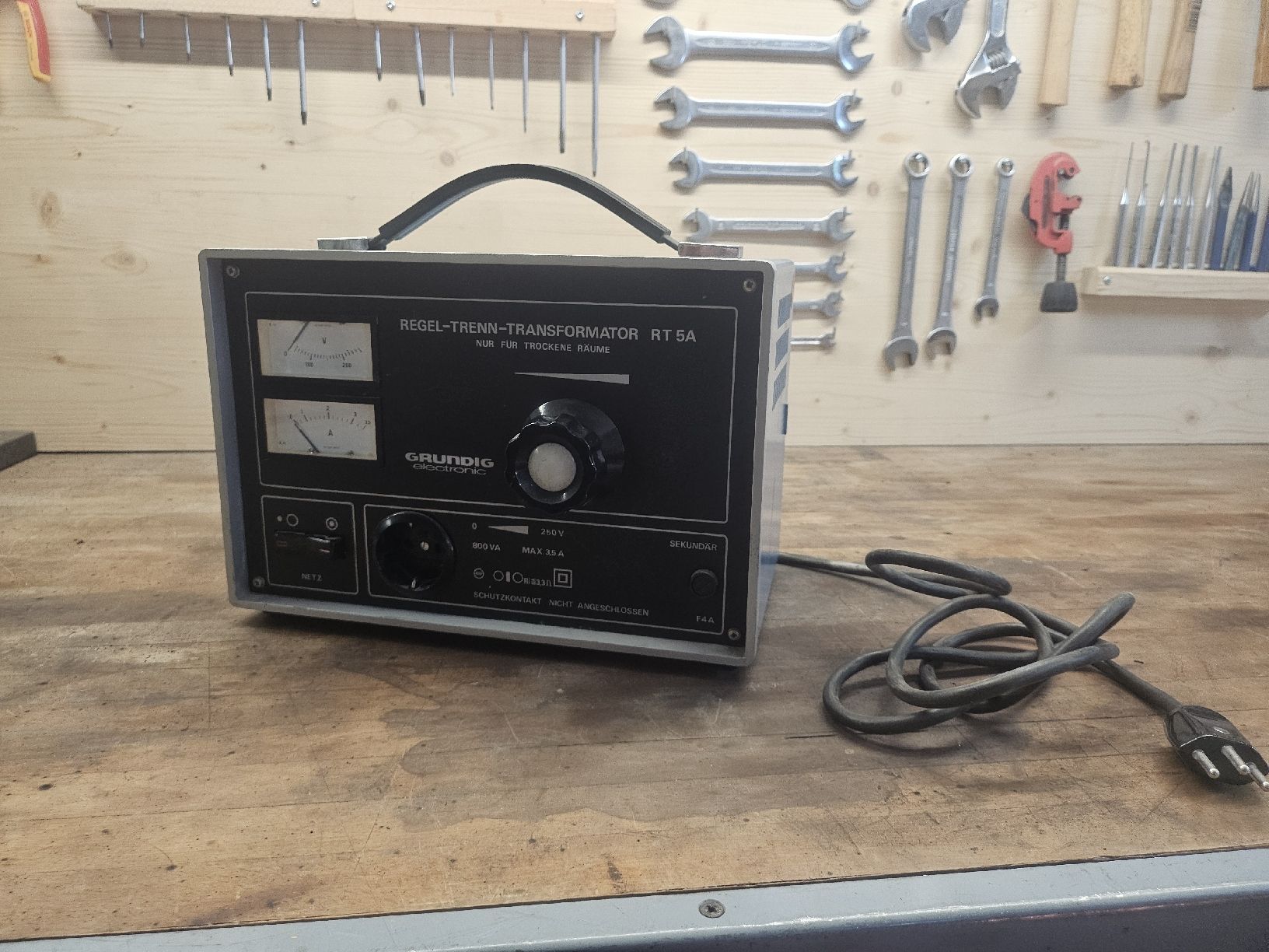 Grundig Messen: Regeltrenntransformator Grundig RT 5A  – Gebraucht aus Küsnacht ZH von beo_l7yf 2