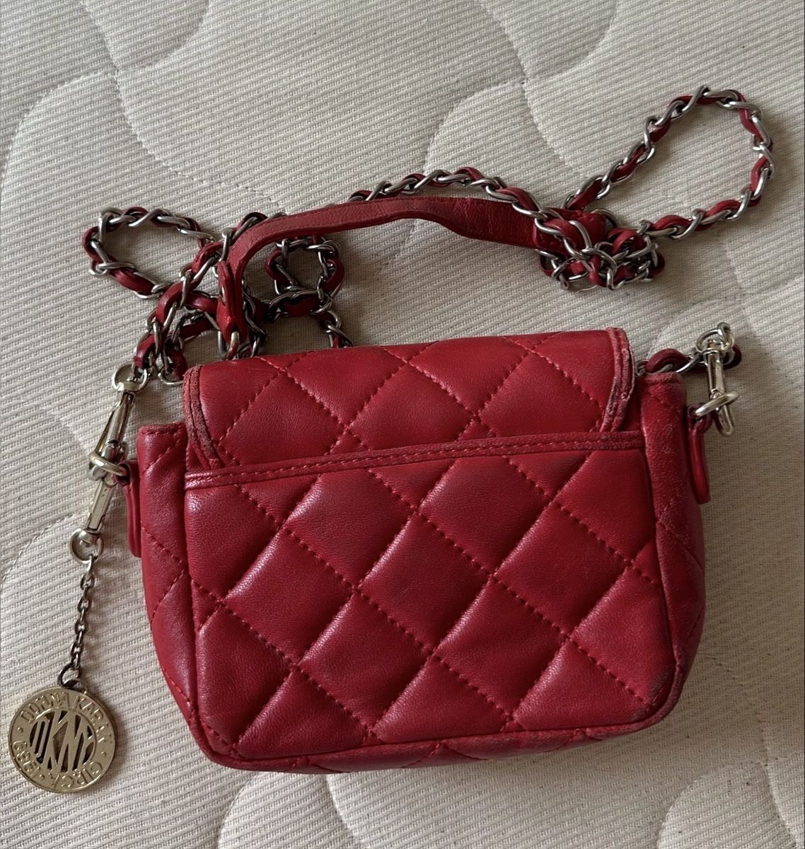 DKNY Borse da donna: DKNY Quilted Handbag Red Leather Chain Strap Used – Usato da Luins venduto da vvs_7kqr 1