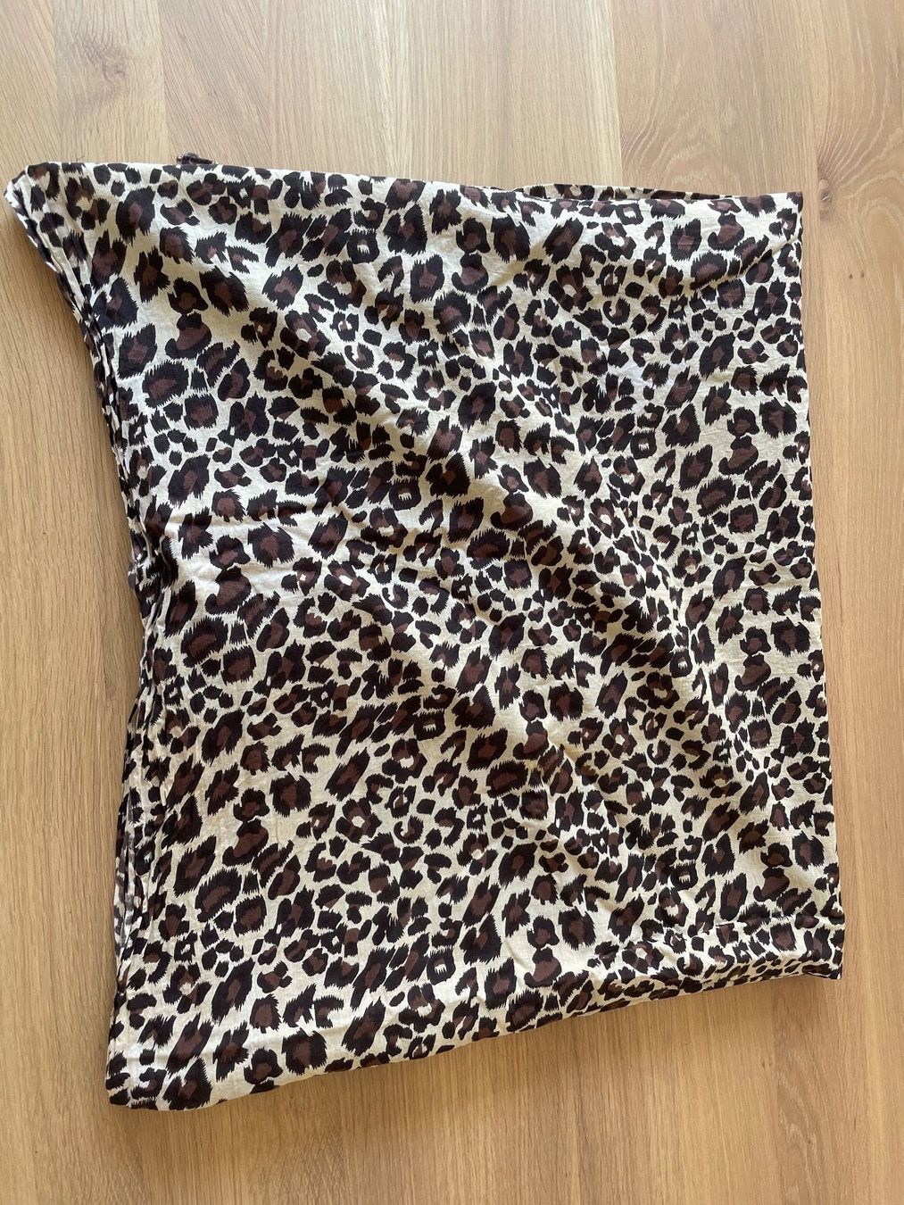 Pieces Foulard & Sciarpe: Grosser Schal mit Tigermuster – Nuovo (secondo la descrizione) da Chur venduto da adien 1