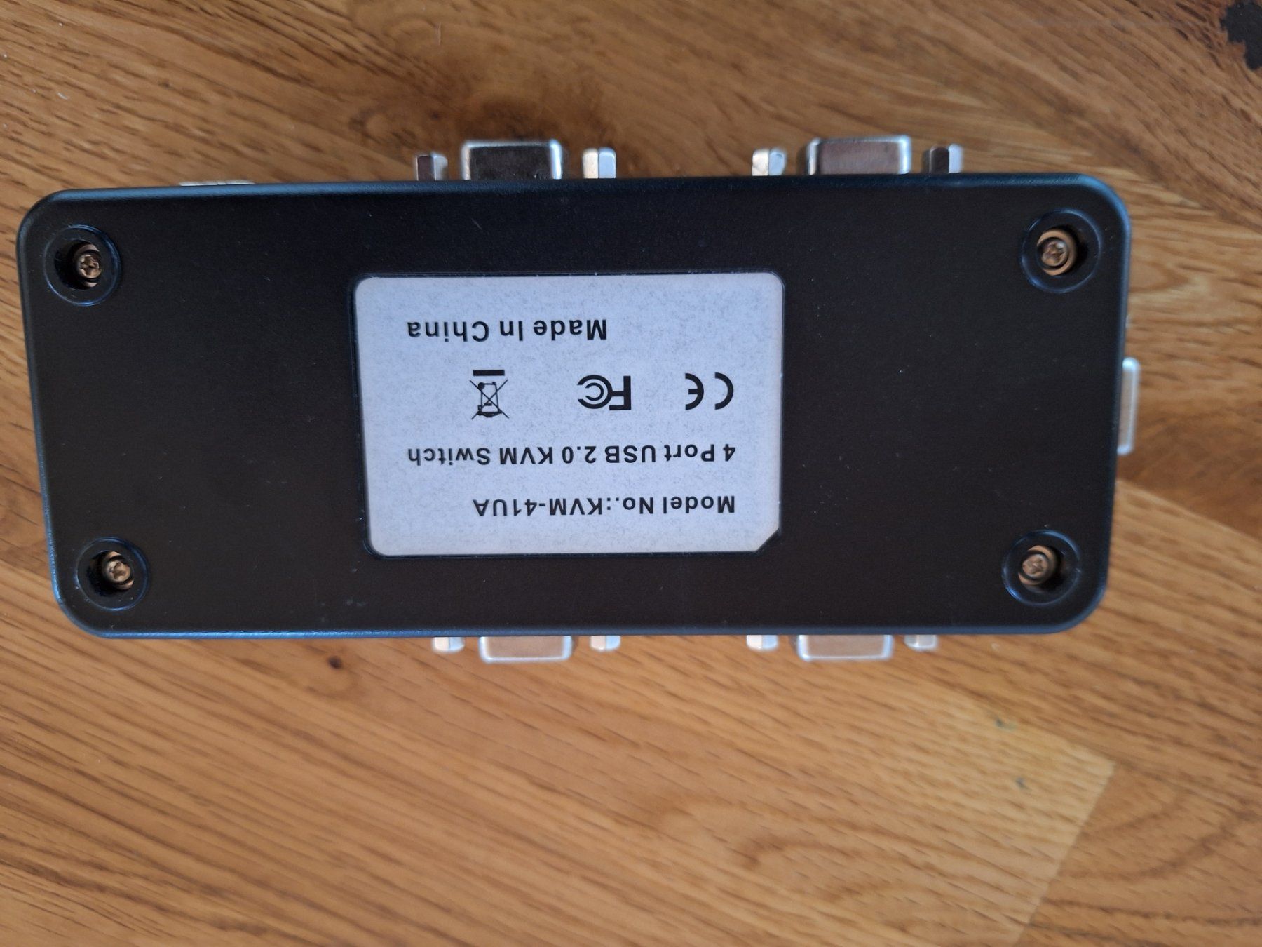PC: 4-Port USB 2.0 KVM-Switch (Modell: KVM-41UA) – Usato da Untervaz venduto da Zollhaus1 2