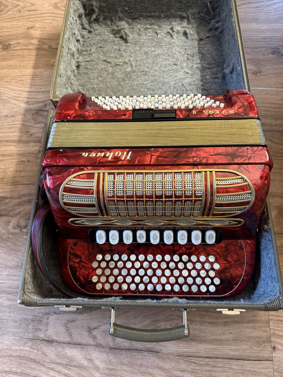 Hohner Musikinstrumente: Handorgel Hohner Riviera ll – Gebraucht aus Malters von Mechu0 2
