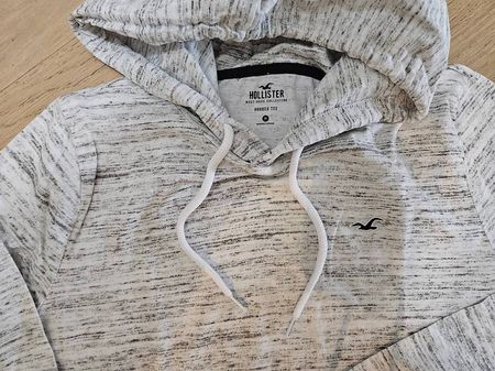 Pull et t-shirt Hollister
