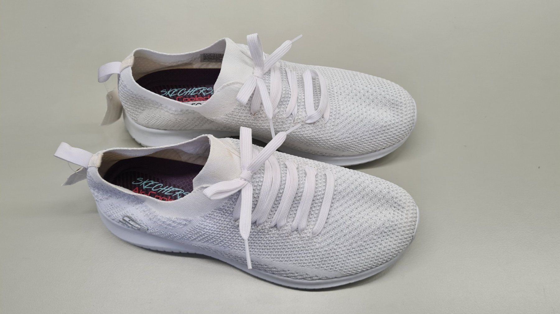 Scarpe da donna: Sketchers blanches taille 41 neuves – Nuovo (secondo la descrizione) da Châtonnaye venduto da Jaydee6