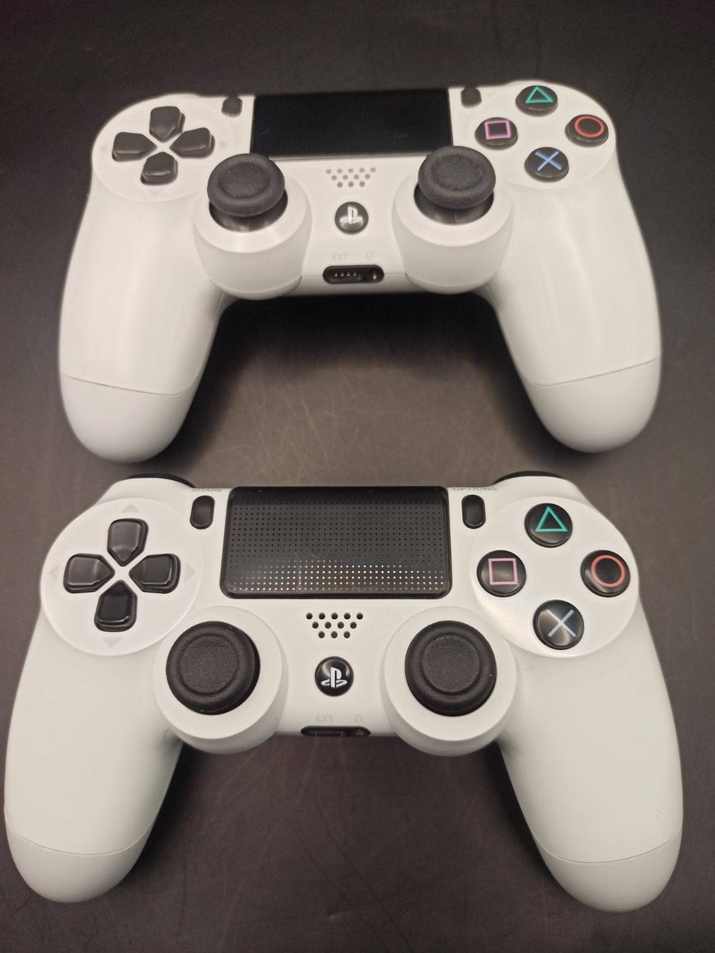 Controller: 2 x Original Controller Sony PS4 Wireless DualShock 4 WEISS – Usato da Oberweningen venduto da mar_87mx