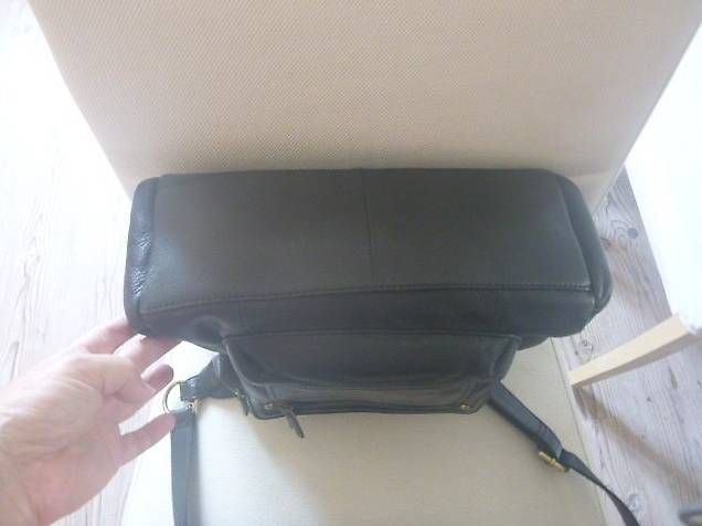 Taschen für Damen: Lederhandtasche Damen schwarz – Gebraucht aus Neu St. Johann von Isputnik 2