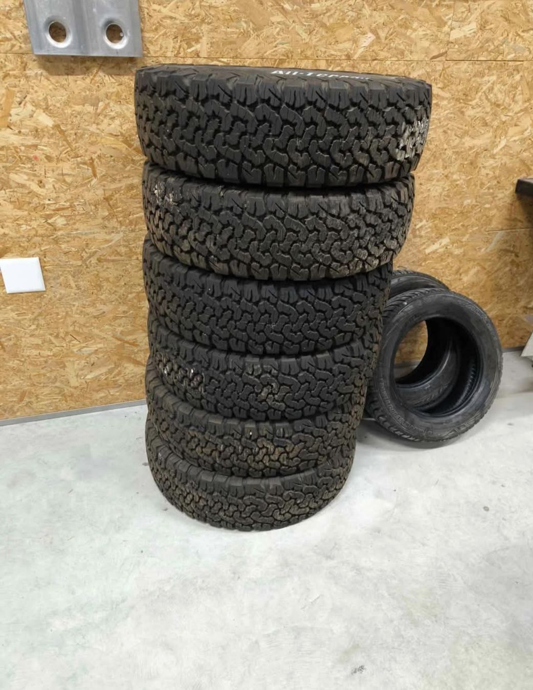 Altro in Scrittura & Disegno: BF Goodrich All Terrain KO2 245/75 R17 – Nuovo (secondo la descrizione) da Delémont venduto da dva_6llq 1