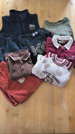 un lot de 8 vêtements taille 86.