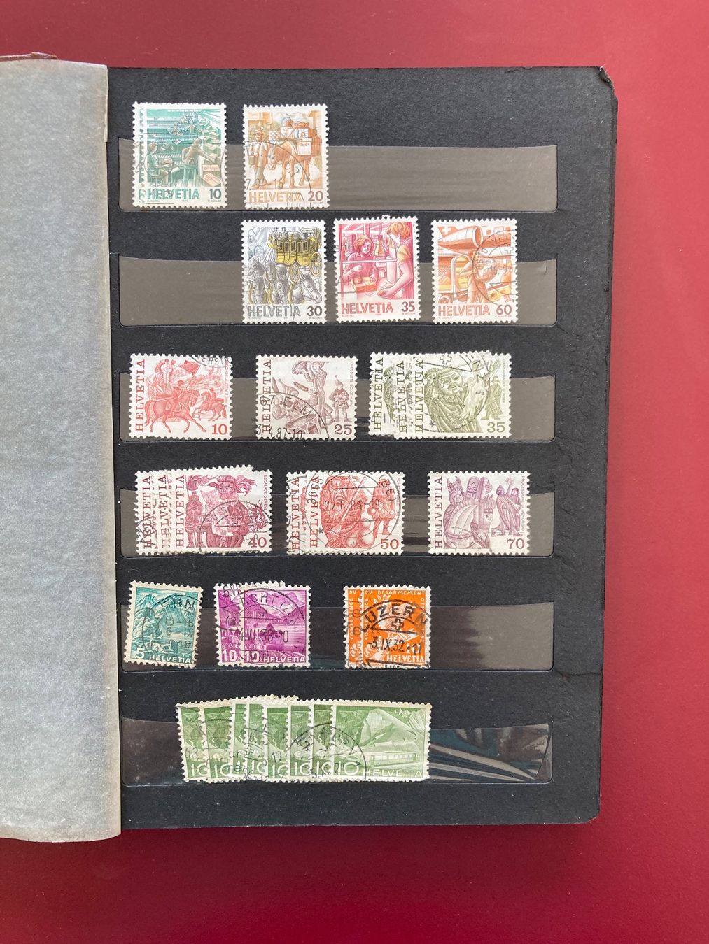Tutti i francobolli: Briefmarkenalbum mit ca. 60 Schweizer Briefmarken – Usato da Bern venduto da KasimirBerger 1