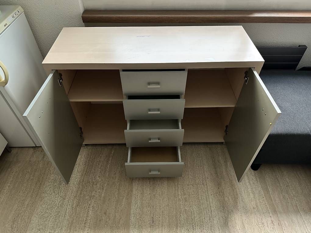 Commodes: Kommode mit 4 Schubladen und 2 Türen  – D'occasion à Küssnacht am Rigi par mis_skz5 3