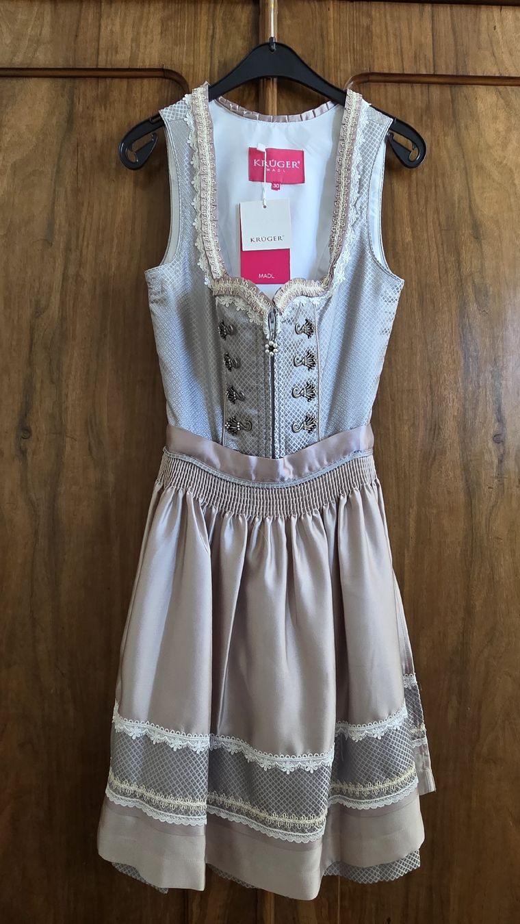 Costumi: Krüger Dirndl Madl Violet gemustert Gr.30  – Nuovo e nell'imballaggio originale da Kreuzlingen venduto da MeinKleinesAtelier