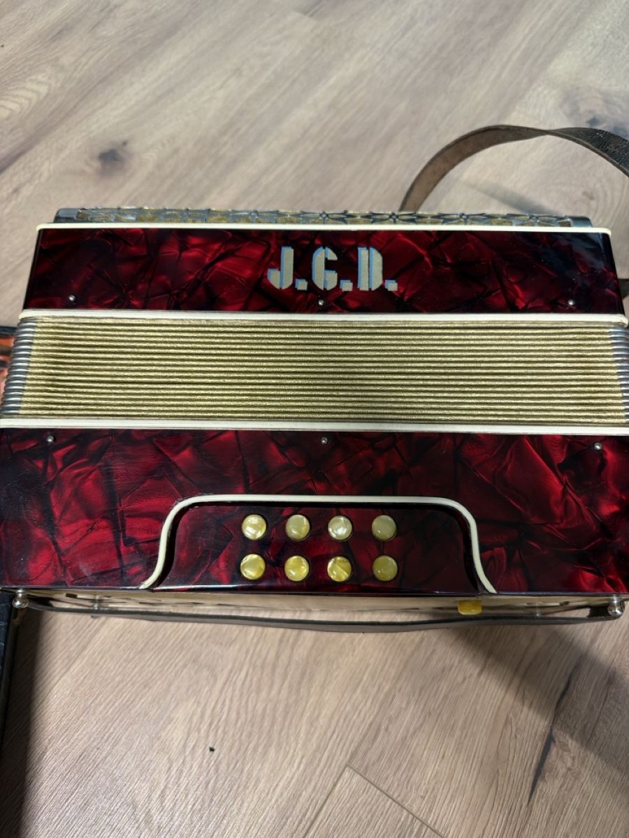 Instruments de musique: Fisarmonica J.C.D. rossa con custodia  – D'occasion à basel par Swiss._.1978 3