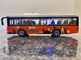 Spielzeugbus mit Licht und Sound