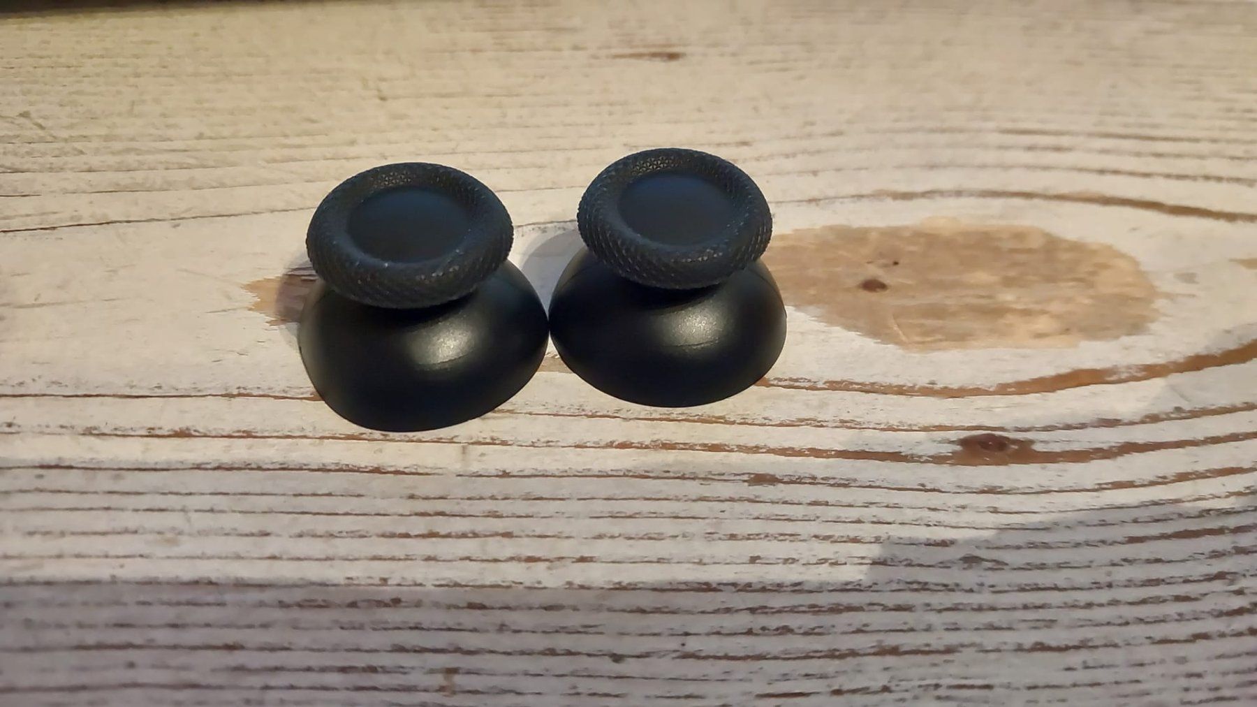 Controller: PS5 Thumbsticks – Nuovo (secondo la descrizione) da Henggart venduto da Jan073