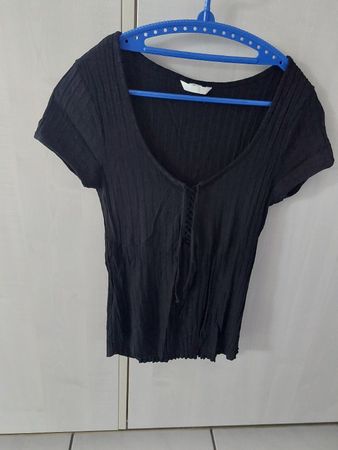 Schickes, kurzes, schwarzes Top mit Schnürung, M