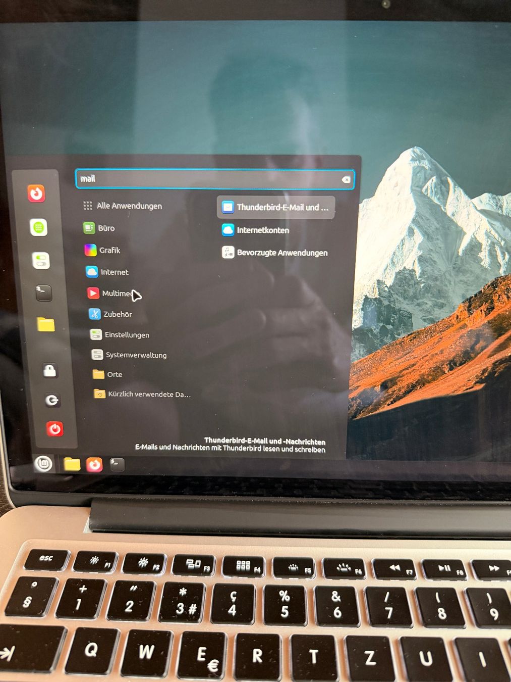 Apple Notebooks: Apple Mac Book pro mit Linux Mint und CD Laufwerk – Gebraucht aus Unterseen von nicco123 1